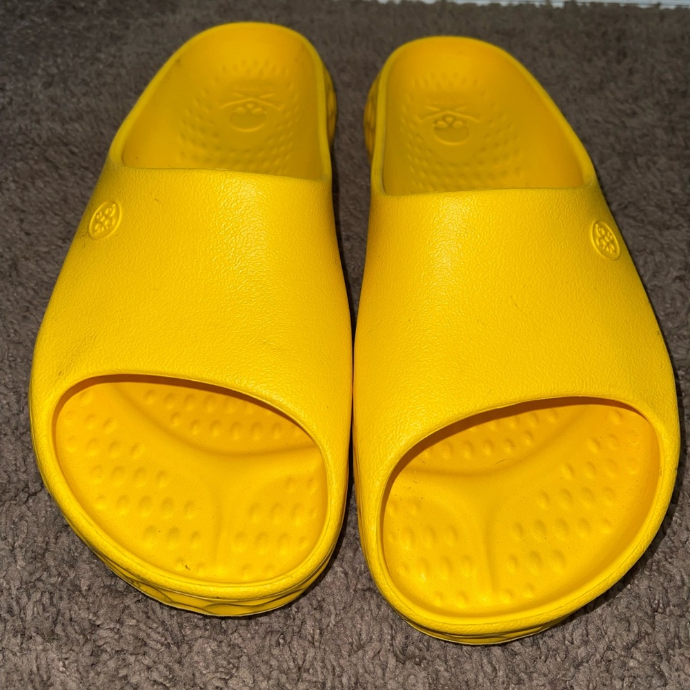 G/Fore Slides Men's 11 Yellow Street G Logo Water Golf Sandal Shoes